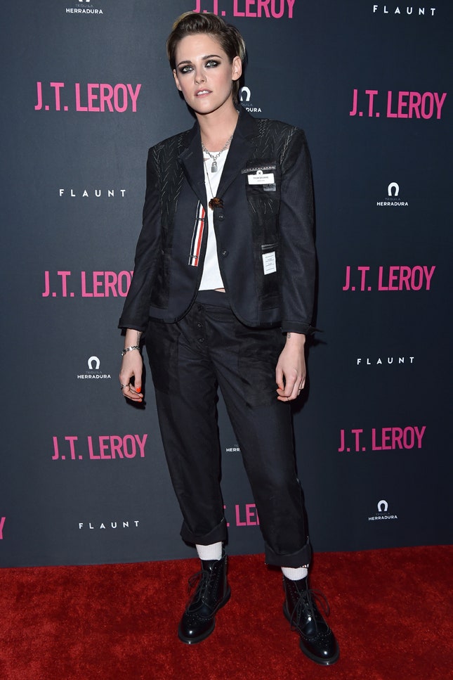 В Thom Browne на премьере фильма «Джеремая Терминатор ЛеРой» в Голливуде апрель 2019