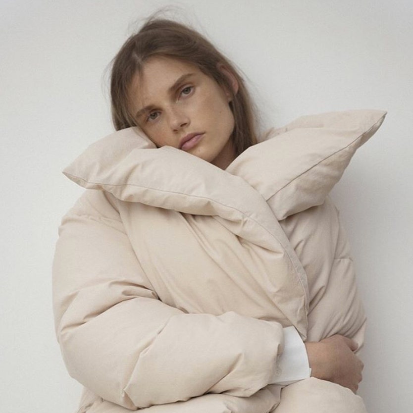 Укутаться в «одеяло» &- самое модное и правильное решение в холода