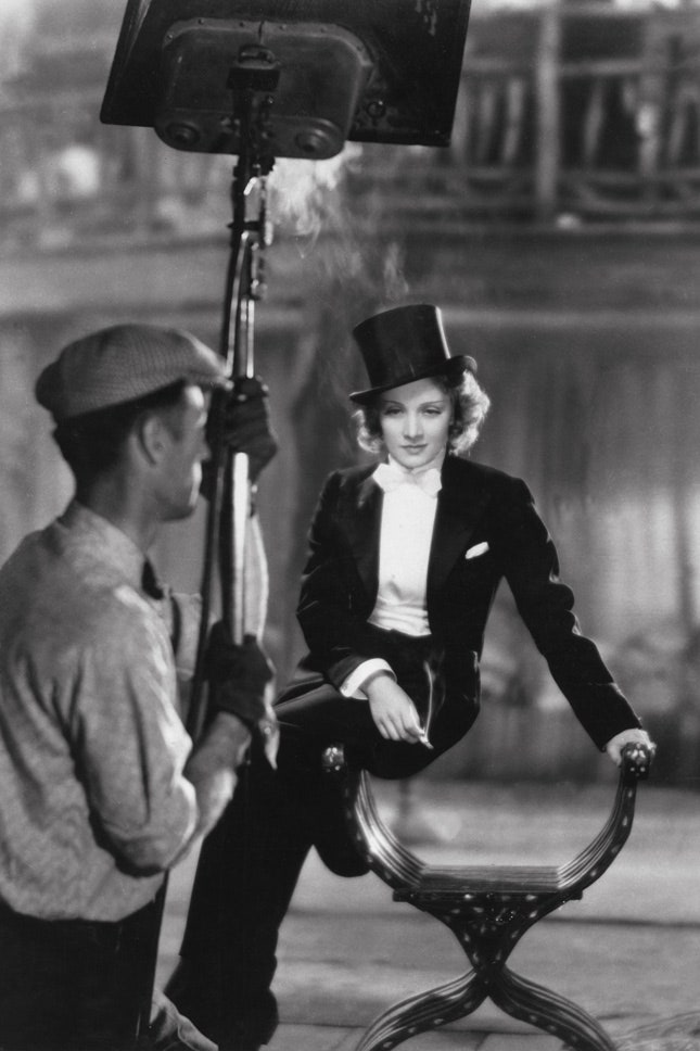Марлен Дитрих во время съемок в фильме «Марокко» 1930