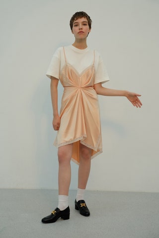 Платье Alexander Wang лоферы Gucci.
