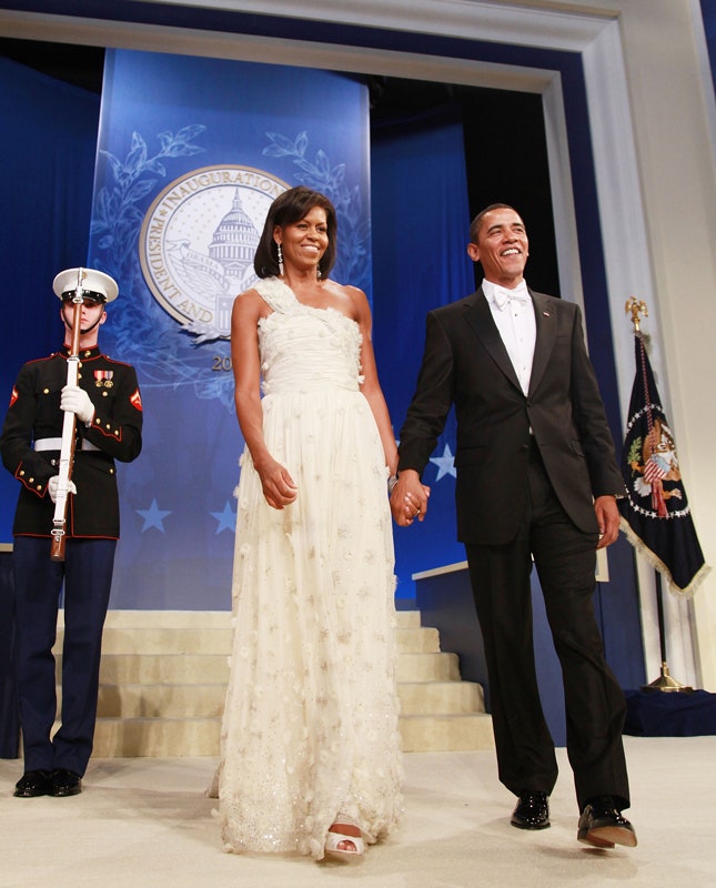 Мишель Обама в платье Jason Wu и Барак Обама на инаугурации 2009