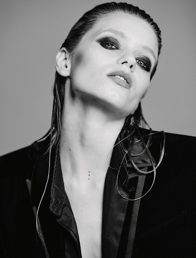 Эбби Ли Vogue Россия ноябрь 2019. Фото Chris Colls. Стиль Paul Cavaco