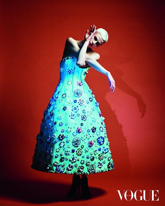 Саския де Брау в одном из последних кутюрных платьев Chanel авторства Карла Лагерфельда Vogue Germany 2019
