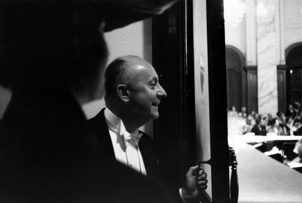 Кристиан Диор на снимке Терстона Хопкинса во время поездки в Шотландию 1955