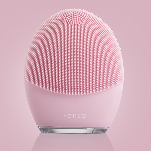 Foreo выпустили щетку для умывания, которая делает антивозрастной массаж