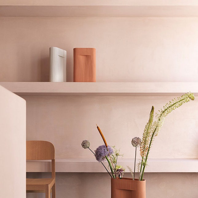 Тарелки Анн Демельмейстер, вазы Muuto и другая модная посуда на осень