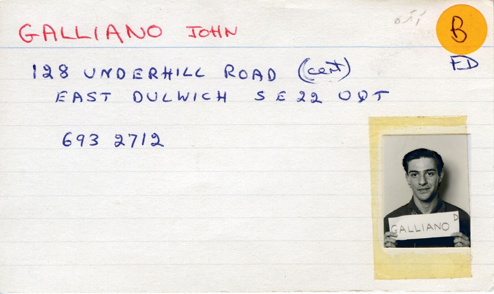 Студенческая карточка Джона Гальяно