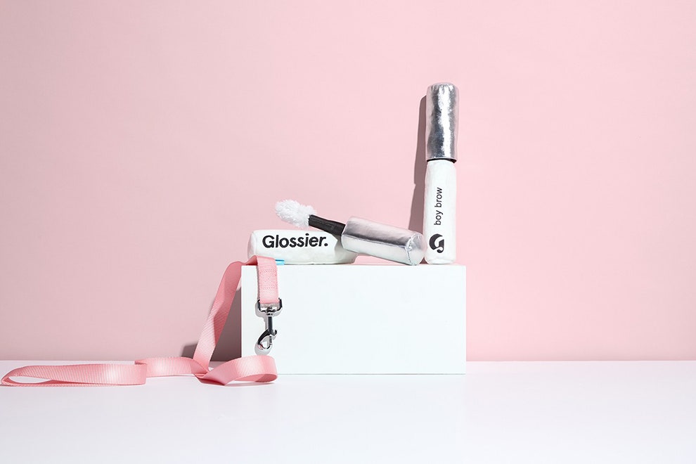 Glossier создали плюшевую косметику для собак — и это самые модные игрушки сентября