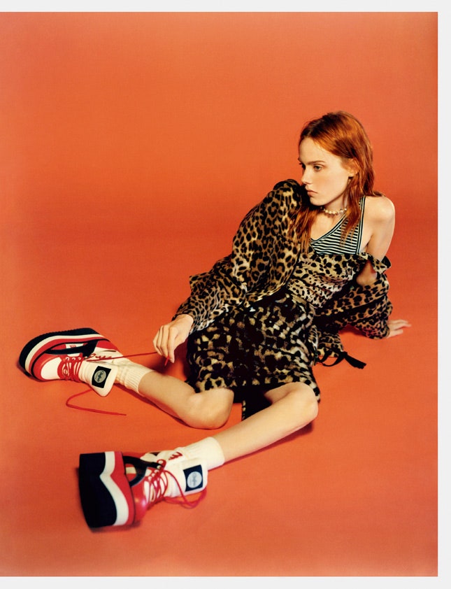 Жакет и юбка No. 21 боди Dolce amp Gabbana топ Haider Ackermann кроссовки Buffalo носки Alto Milano