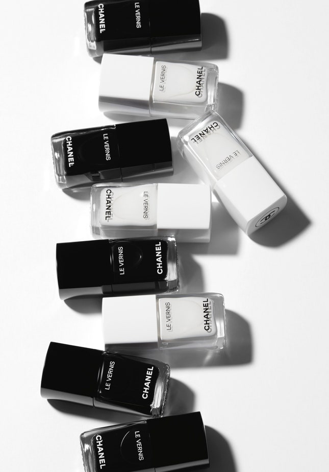 Chanel выпустили чернобелую коллекцию макияжа