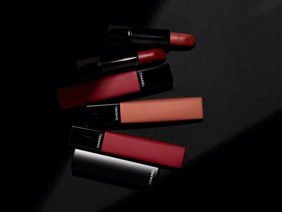 Chanel выпустили чернобелую коллекцию макияжа