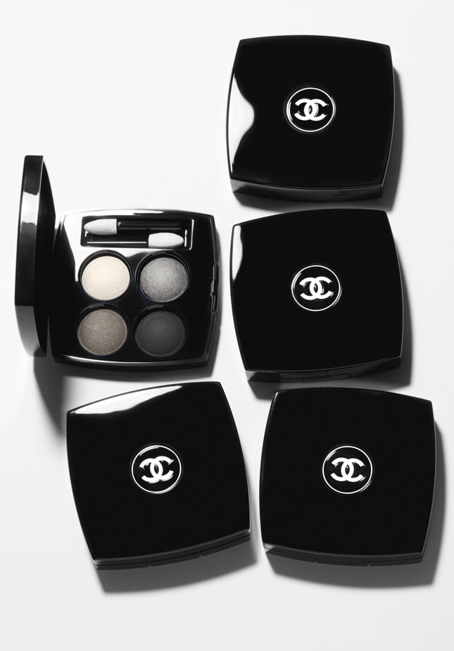 Chanel выпустили чернобелую коллекцию макияжа