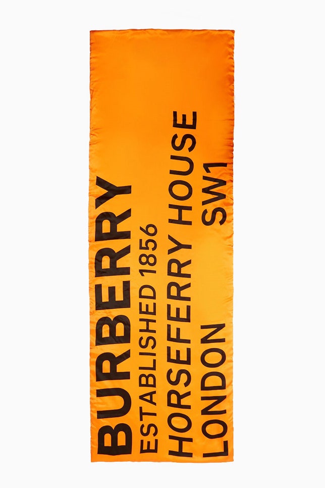 Дутый шарф Burberry цвета дорожного конуса появится в ДЛТ во время VFNO 2019