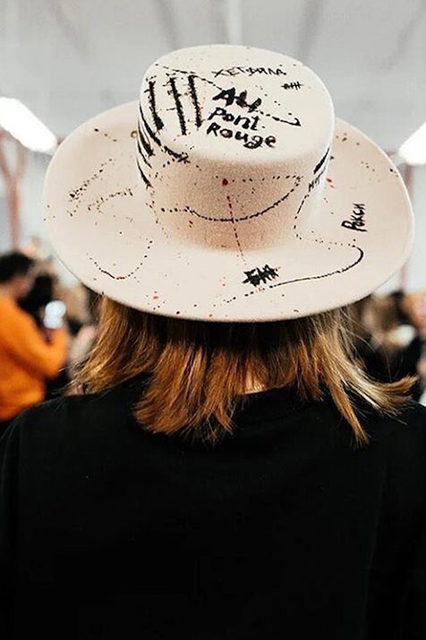 На FNO 2019 ищите фетровые шляпы ручной работы которые подходят всем