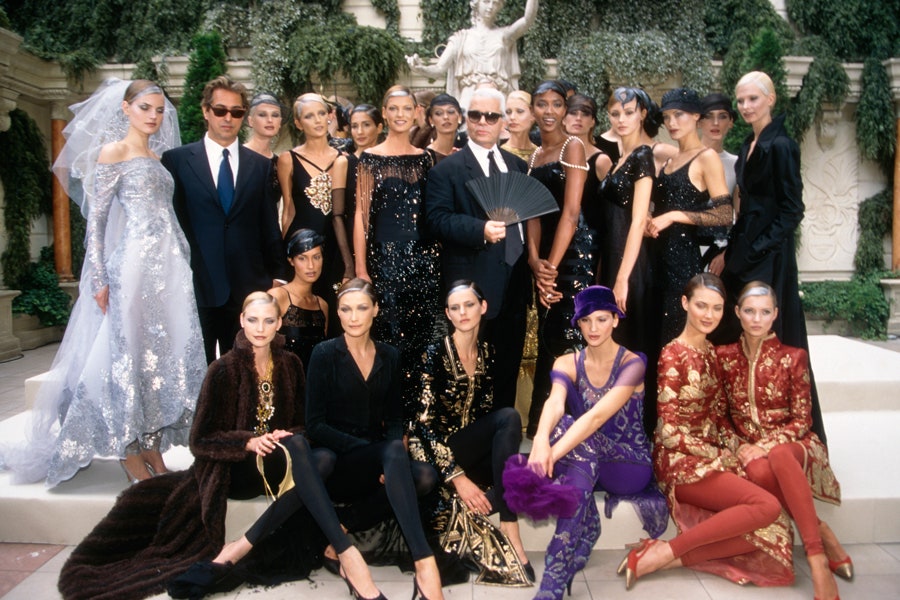 Карл Лагерфельд на показе Chanel 1996