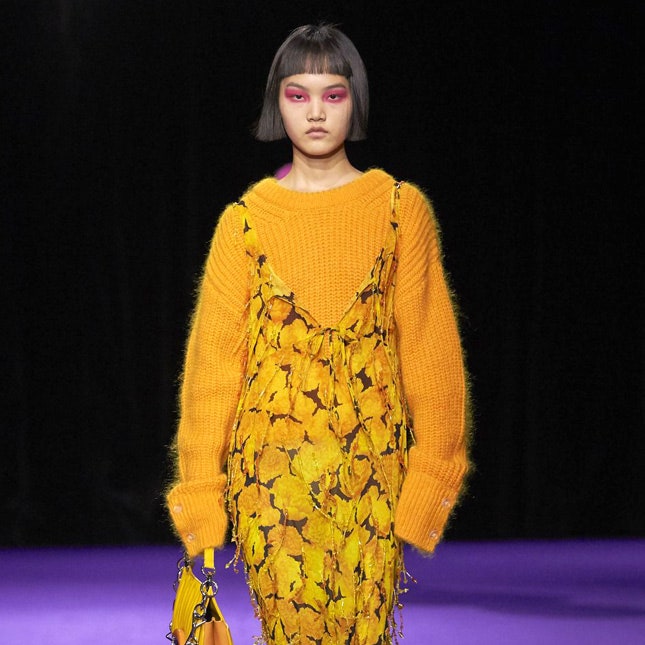 Kenzo научат вас украшать золотом живые цветы