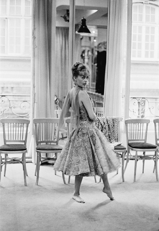 Жанна Моро в бутике Chanel в Париже 1960