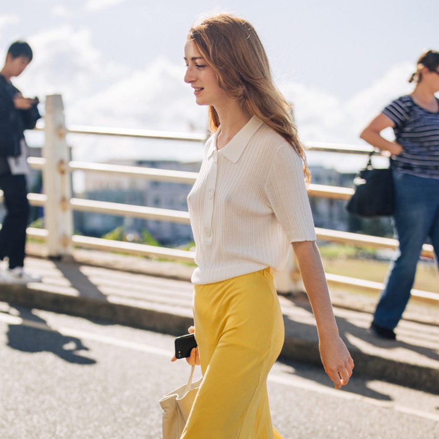 Носите шелковые юбки разных цветов, как герои streetstyle-хроник