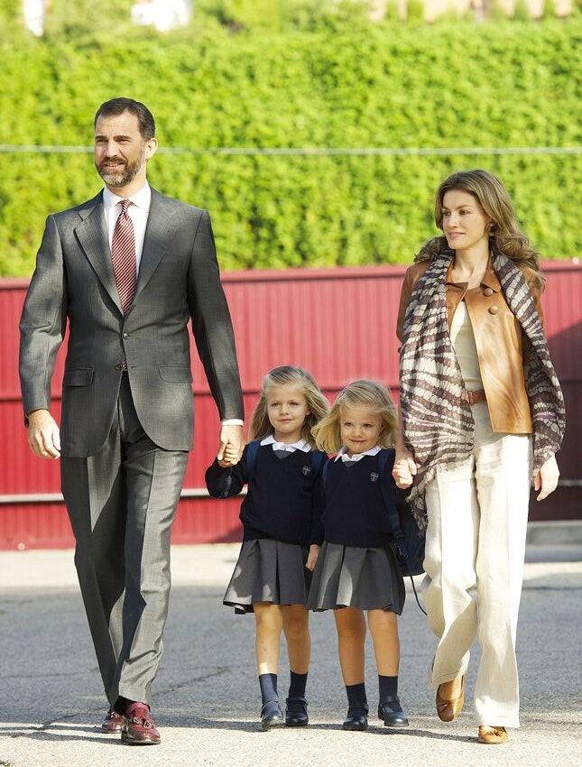 Король Филипп VI  принцесса Леонор и инфанта София королева Летисия 2010