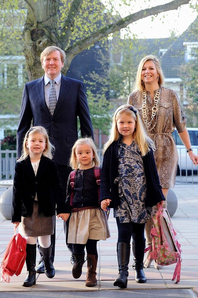 Король ВиллемАлександр королева Максима и принцессы Амалия Ариана и Алексия 2011