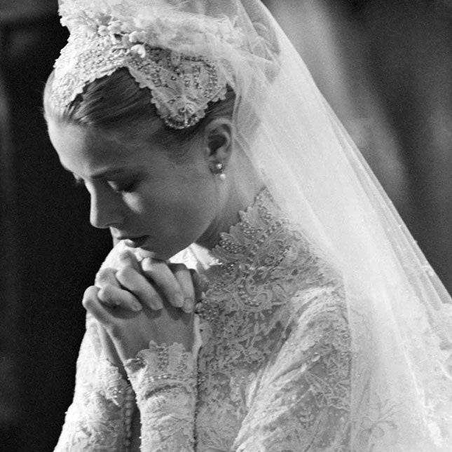 Откуда пришла традиция надевать на свадьбу белое платье