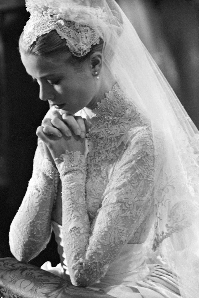 Откуда пришла традиция надевать на свадьбу белое платье