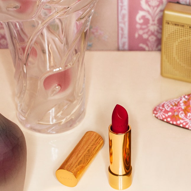 Золотые упаковки Gucci Beauty в честь Vogue Fashion's Night Out