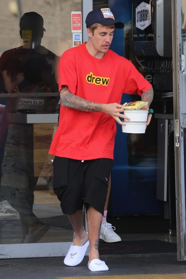 Джастин Бибер в футболке Drew в ЛосАнджелесе 2019