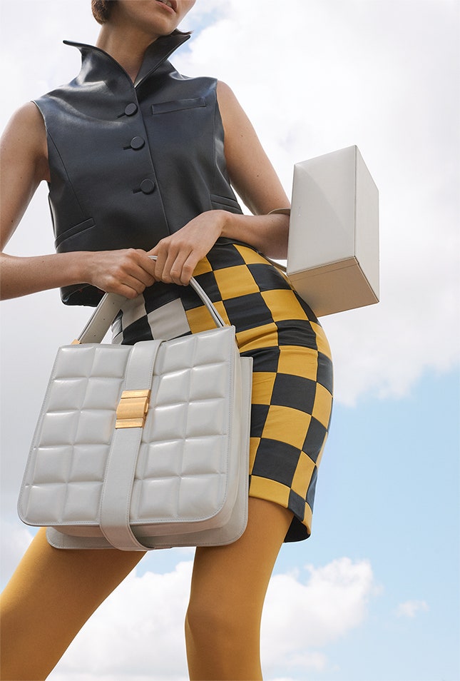 Жилет и юбка Louis Vuitton сумка  Bottega Veneta сумка  Jil Sander колготки Cervin