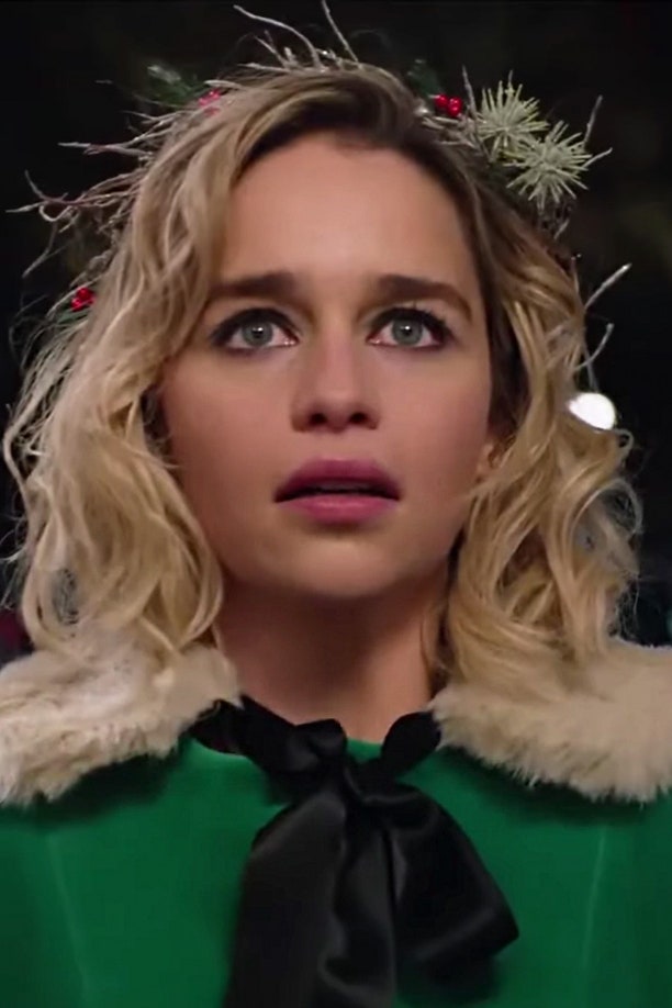 Смотрите как Эмилия Кларк носит эльфийские вещи в трейлере к «Прошлому Рождеству»