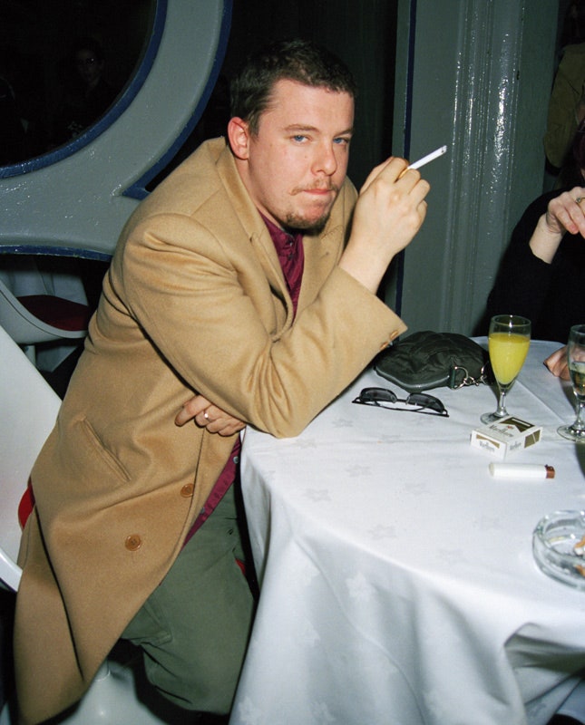 Ли Александр Маккуин на Smirnoff Fashion Awards в Лондоне 1997