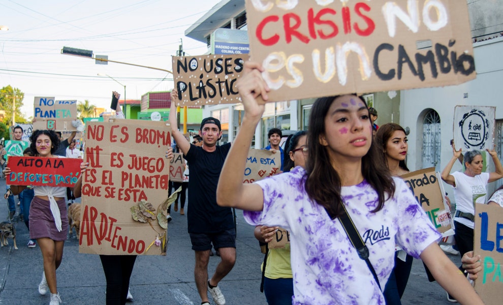 Школьники и студенты на демонстрации «Пятницы ради будущего» в Мексике 2019