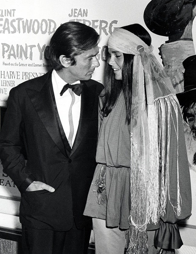 Роберт Эванс и Эли Макгроу на премьере фильма «Золото Калифорнии» в НьюЙорке 1969