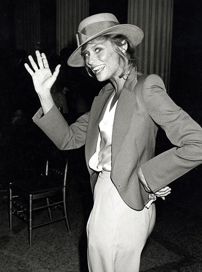 Лорен Хаттон в Метрополитенмузее в НьюЙорке 1978