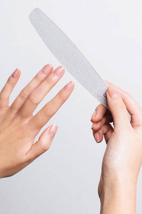 Маникюр 2019 модная форма ногтей. Как зрительно удлинить пальцы