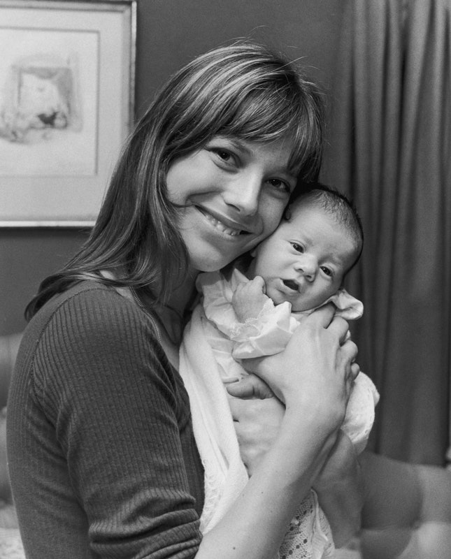 Джейн Биркин с Шарлоттой 1971