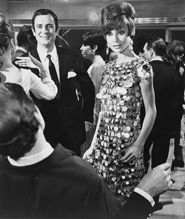 Одри Хепберн в платье Paco Rabanne в фильме «Двое в пути» 1967