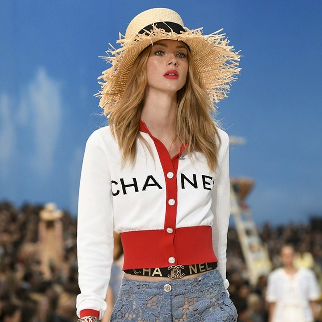 Chanel выпускают книгу о своем ателье