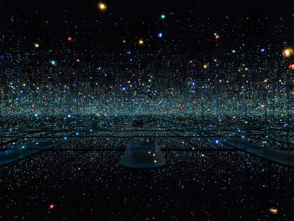 Яёи Кусама. «Бесконечная зеркальная комната — души в миллионах световых лет от нас» 2013