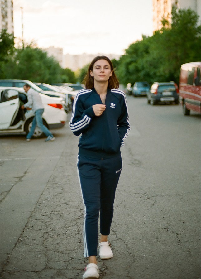 Костюм adidas Originals шлепки Crocs