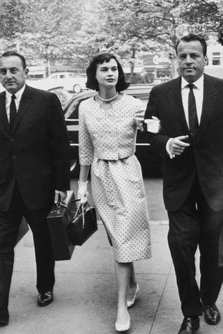 С адвокатами воnbspвремя развода со вторым мужем Леопольдом Стоковским вnbspСША 1959.