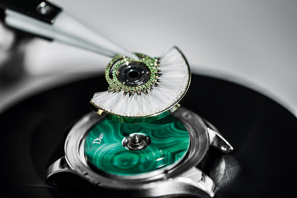 Часы Dior Grand Bal изготавливают на заказ персональный подход