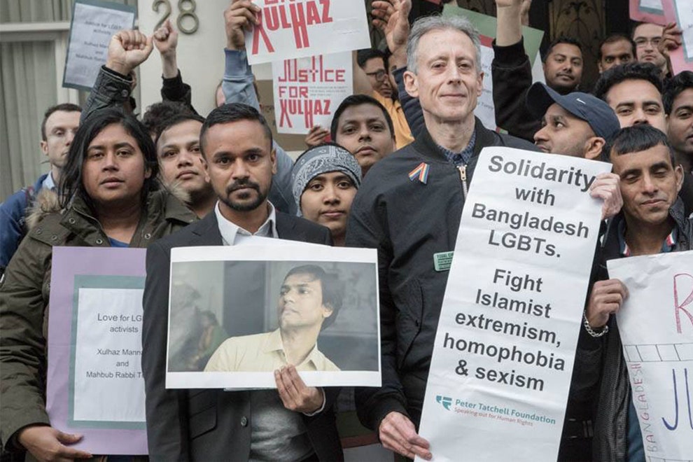 Мужарул Ислам на протесте у здания посольства Бангладеша в Лондоне 2018