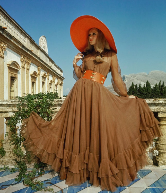 Модель в платье Oscar de la Renta. Фото Генри Кларк Vogue US 1967