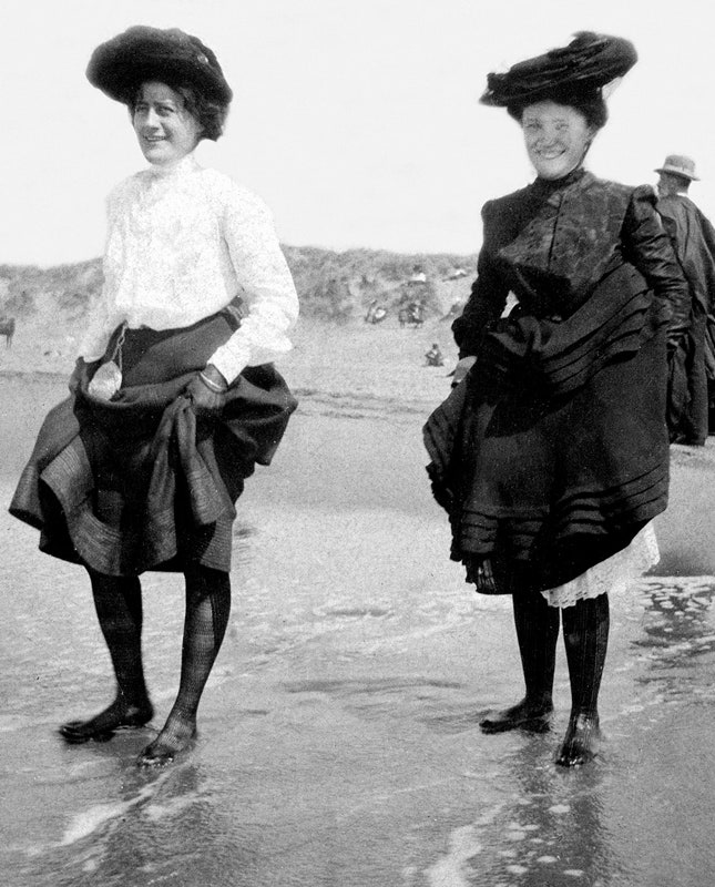 Девушки на пляже в Калифорнии 1900