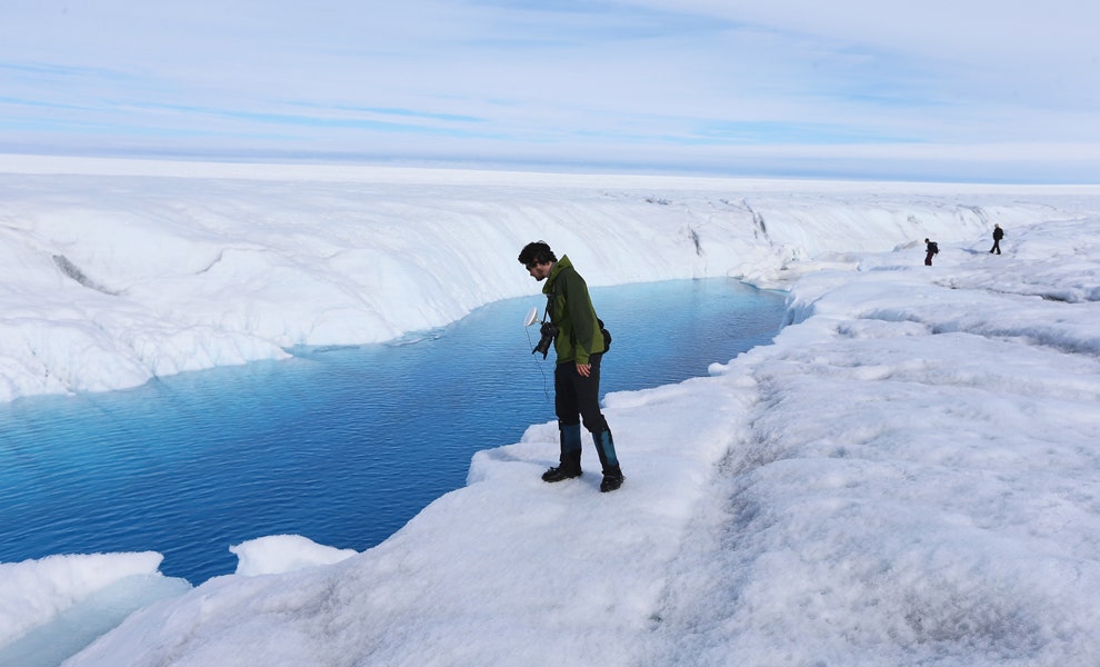 Доктор наук и сотрудник Вашингтонского университета Дэвид Шин изучает последствия глобального потепления на Гренландском...