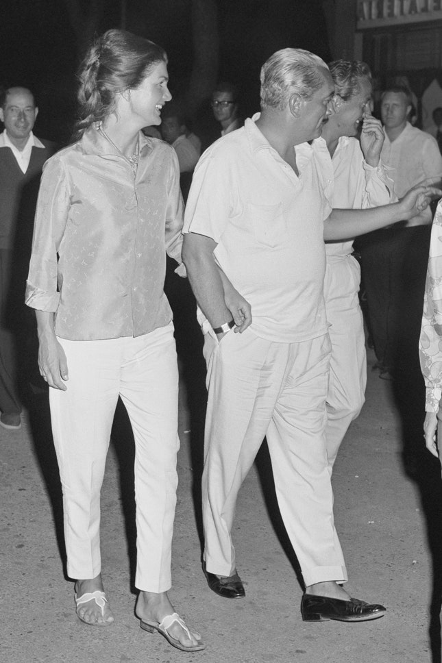 Жаклин Кеннеди в сандалиях Jack Rogers и князь Станислав Альбрехт Радзивилл в Равелло 1962