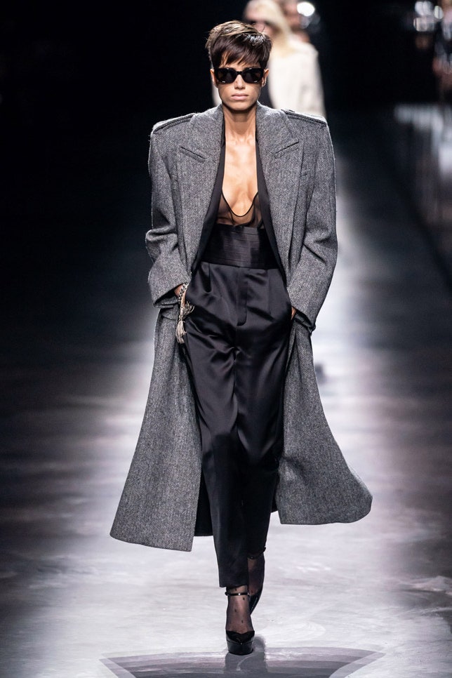 Модное пальто осени 2019  шинель Saint Laurent фото модели