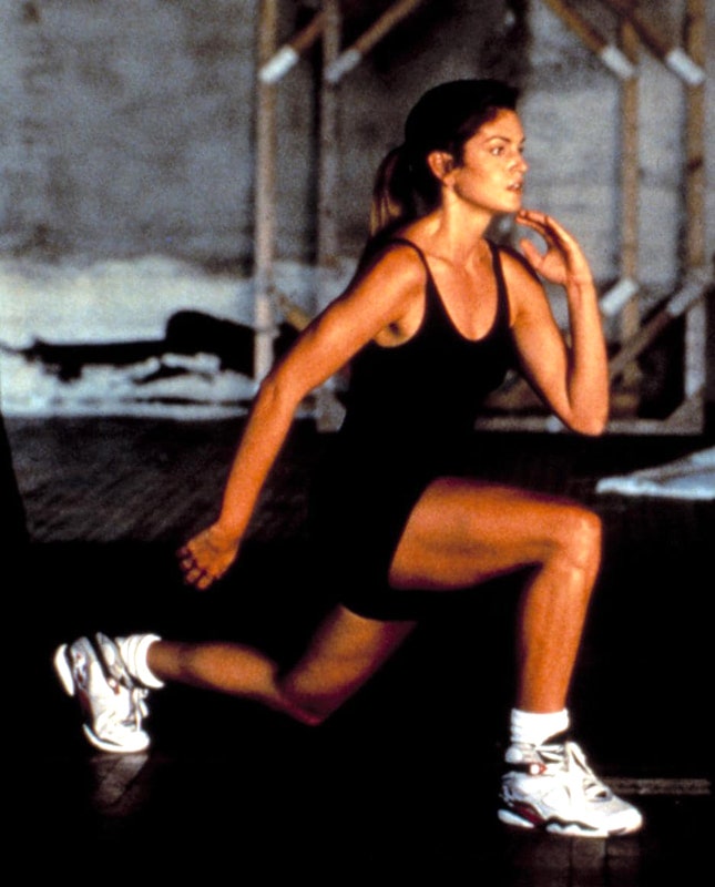 Синди Кроуфорд во время тренировки The Next Challenge 1993