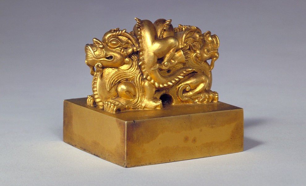Золотая печать с надписью Da Qing si Tianzi baо  династия Цин создана при императоре Чундэ. Из коллекции Музея дворца в...